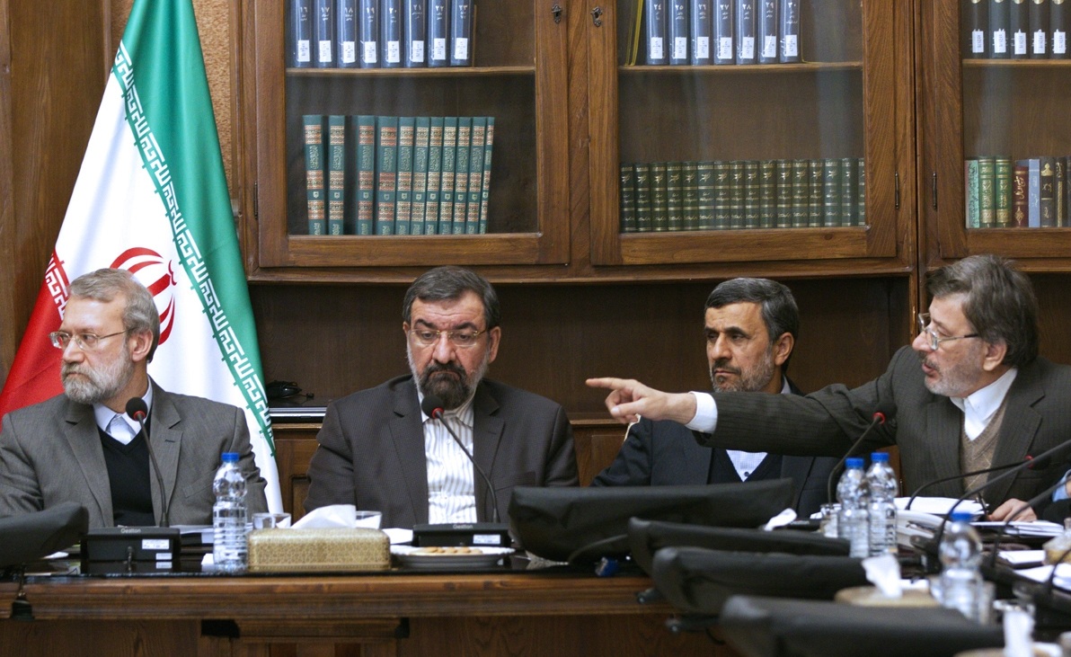 احتمال اخراج احمدی نژاد از صندلی مصلحت‌اندیشی نظام