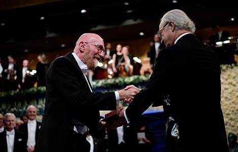 جایزه ۴.۵ میلیارد تومانی نوبل به برندگانش اهدا شد