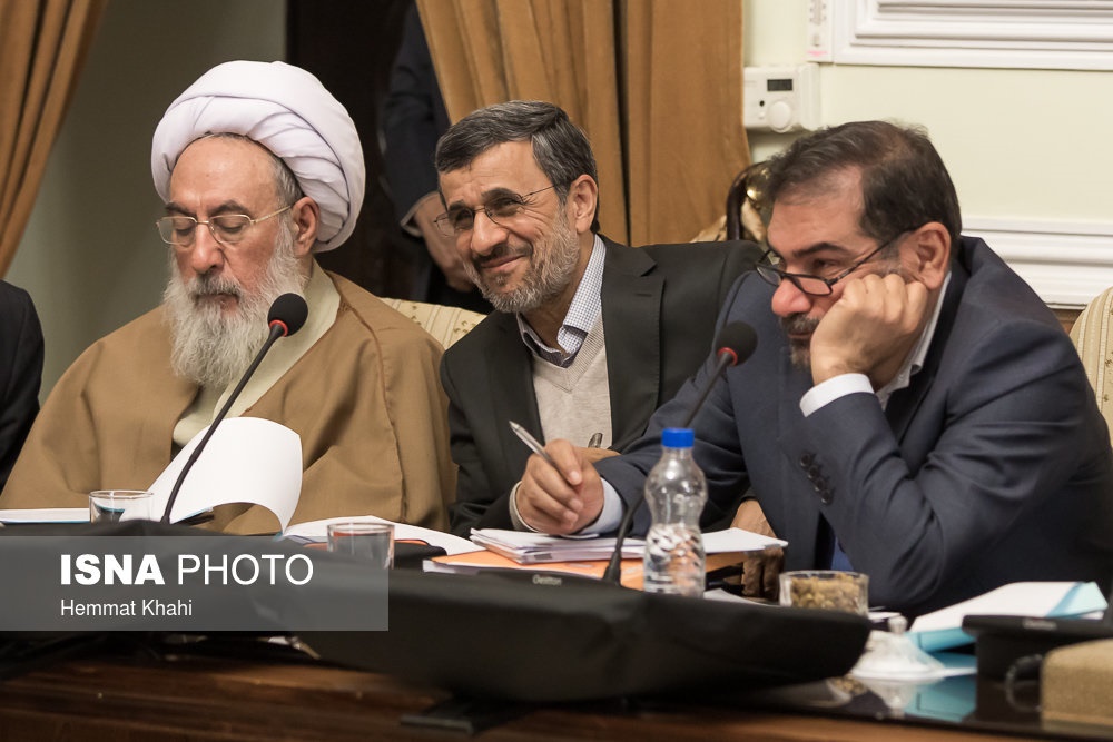 محمود احمدی‌نژاد در جلسه مجمع به چه می‌خندید؟