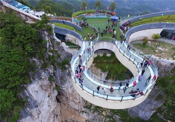 (تصاویر) افتتاح پل گردشگری جدید در چین