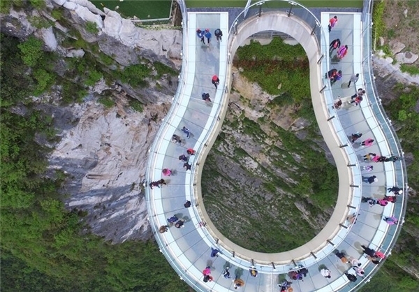 (تصاویر) افتتاح پل گردشگری جدید در چین