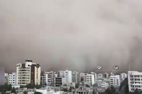(ویدئو) لحظه مدفون شدن شهر یزد زیر طوفان گرد و غبار