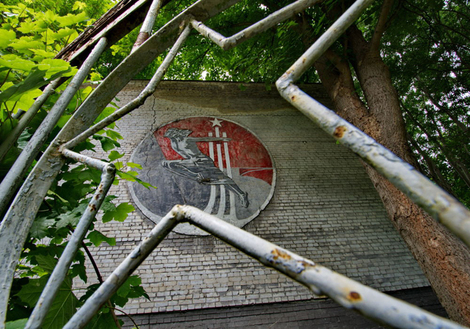در این شهرک از سال 1945 تا 1994 میلادی پایگاه نظامی ارتش شوروی قرار داشت – بخش 35 موتوریزه پرچم سرخ « گراسنوگراد»، هنگ 83 موتوریزه گارد « نیژنسکی» « ستاره سرخ» و هنگ 200 موشکی « برست» پرچم سرخ شوروی، هنگ « نفسکی». شهرک نظامی در سال 1992 میلادی خالی از سکنه و متروک شد.