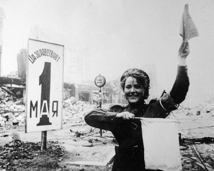 ماریا شالنوا تنظیم کننده نظامی در «آلکساندرپلاتس» برلین