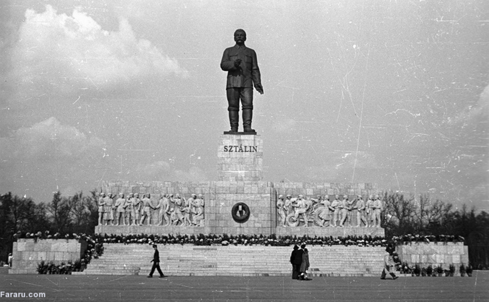 مجسمه استالین در میدان اصلی بوداپست. 1953