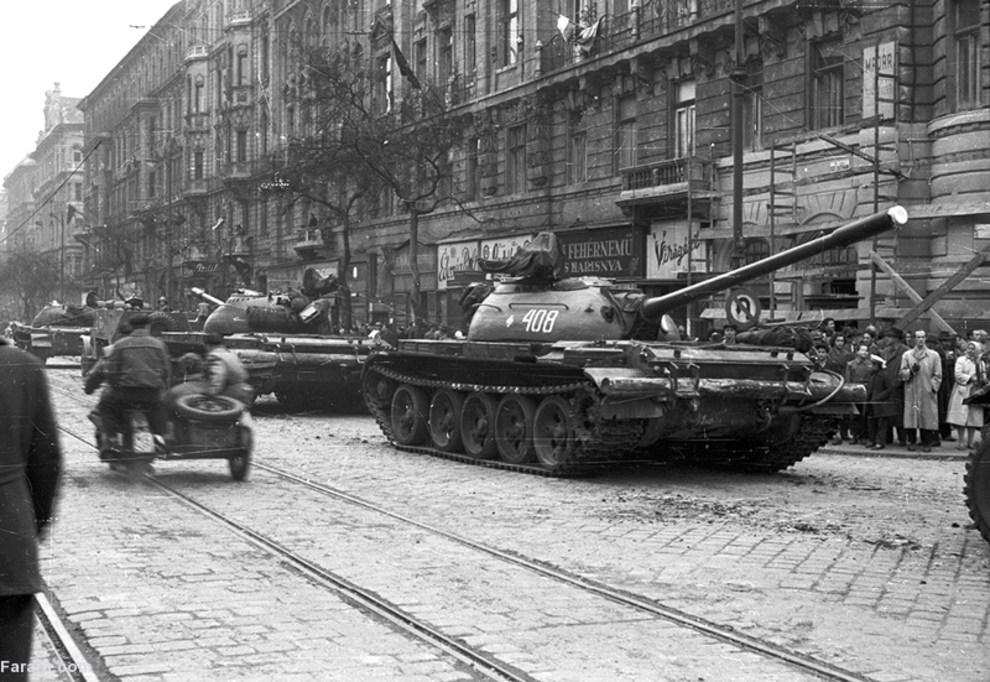 تانک های ارتش شوروی در خیابان های بوداپست. اکتبر 1956