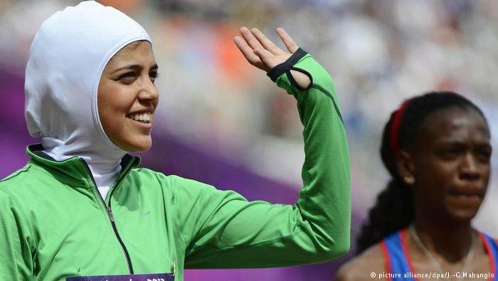 ۲۰۱۲: اولین وزرشکاران زن در المپیک
عربستان سعودی برای اولین بار موافقت کرد که زنان ورزشکار تیم ملی این کشور در رقابت‌های المپیک شرکت کنند. یکی از آن‌ها سارا عطار بود که در حالی که روسری به سر داشت در مسابقه دو ۸۰۰ متر در سال ۲۰۱۲ در رقابت‌های المپیک لندن شرکت کرد. قبل از شروع بازی‌ها گفته می‌شد چنانچه عربستان سعودی اجازه شرکت زنان را ندهد ممکن است به دلیل تبعیض جنسیتی از حضور در مسابقات منع شود.