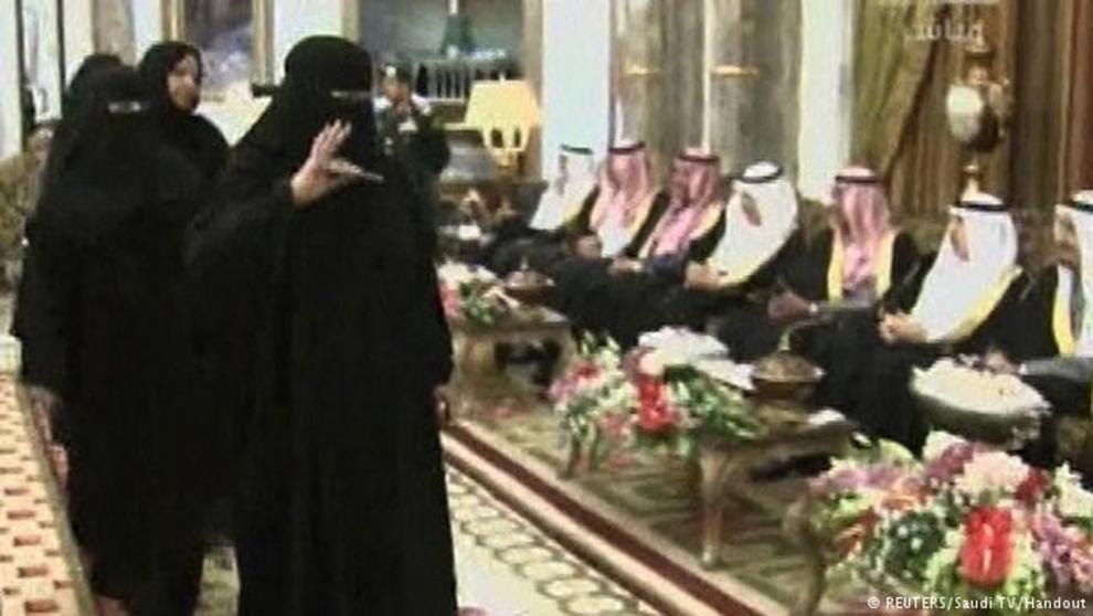 ۲۰۱۳: اولین زنان در شورا
در فوریه سال ۲۰۱۳ ملک عبدالله ۳۰ زن را به عضویت شورای مشورتی عربستان درآورد. بعد از آن بود که زنان توانستند خود را برای عضویت در شورا نامزد کنند.