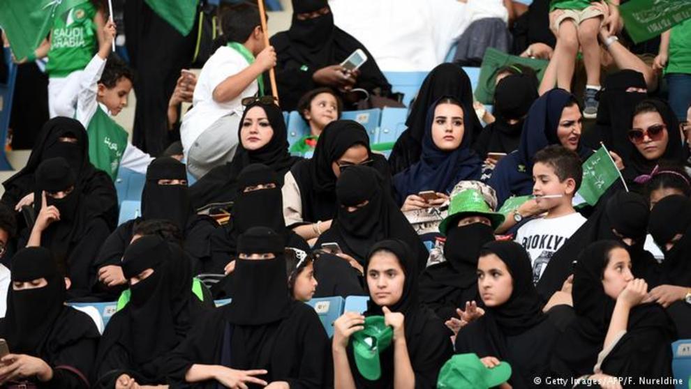۲۰۱۸: زنان اجازه حضور در استادیوم‌ها را یافتند
در ۲۹ اکتبر سال ۲۰۱۷ اداره کل ورزش عربستان سعودی اعلام کرد، زنان برای اولین بار اجازه خواهند یافت در استادیوم‌های ورزشی حضور داشته باشند. از آغاز سال ۲۰۱۸ سه ورزشگاه که پیش از این تنها صحنه حضور مردان بود میزبان تماشاچیان زن نیز خواهد شد.