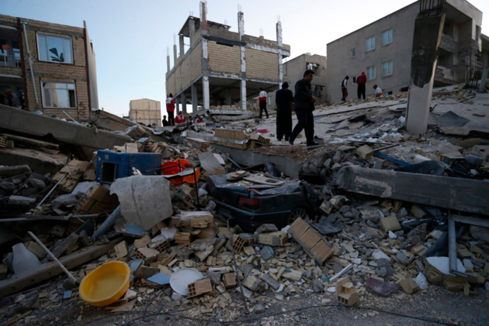 خانه های تخریب شده در نتیجه زلزله در ایران(اسوشیتدپرس)