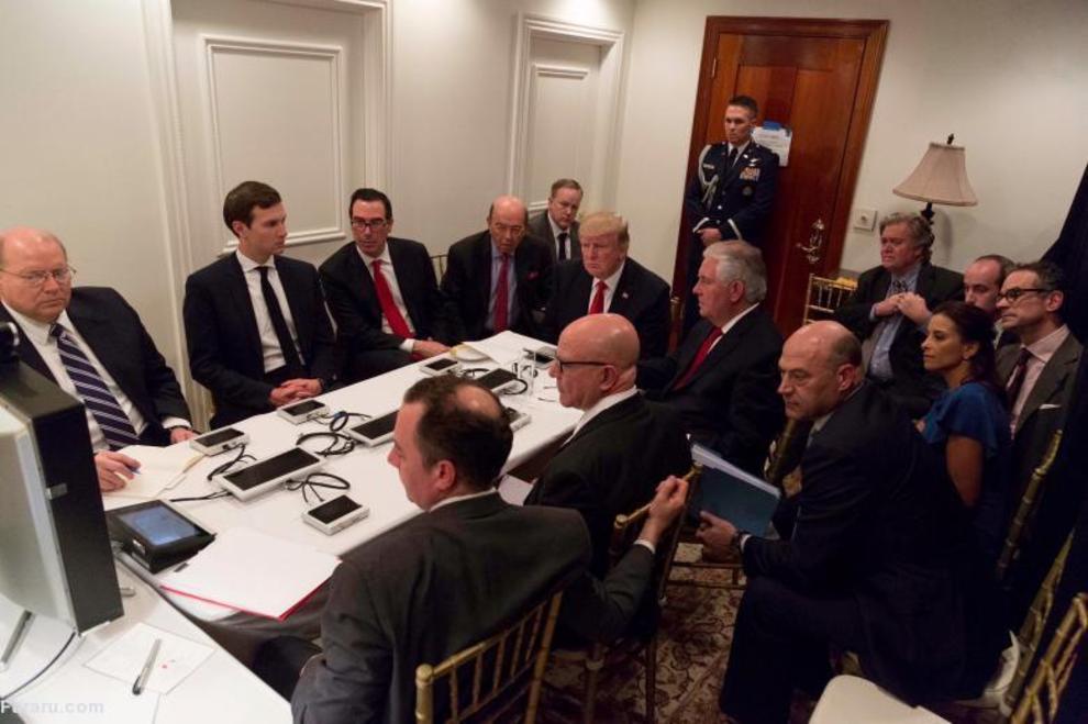 جلسه ترامپ با تیم امنیتی از طریق ویدئو کنفرانس امن ویدئو، پس از حمله موشکی به سوریه