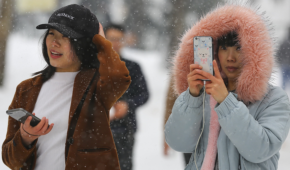 تصاویر شادی مردم از برف، روز پنجم برنامه دو قدم تا سیمرغ