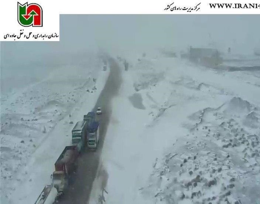 بارش برف با ترافیک در محور بوئین زهرا استان قزوین، 27 فروردین ساعت:09:30