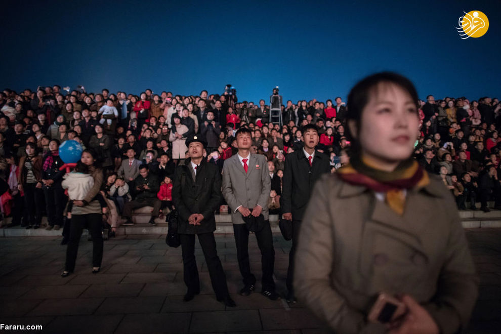 ساکنان کره شمالی در زمان جشن خورشید در پیونگ یانگ کره شمالی