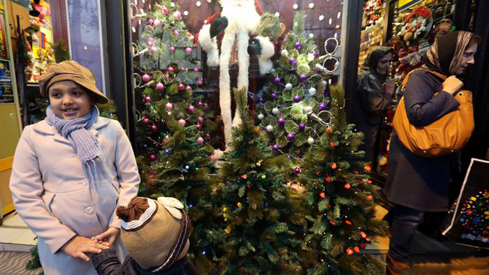 (تصاویر) حال‌ و هوای کریسمس در ایران