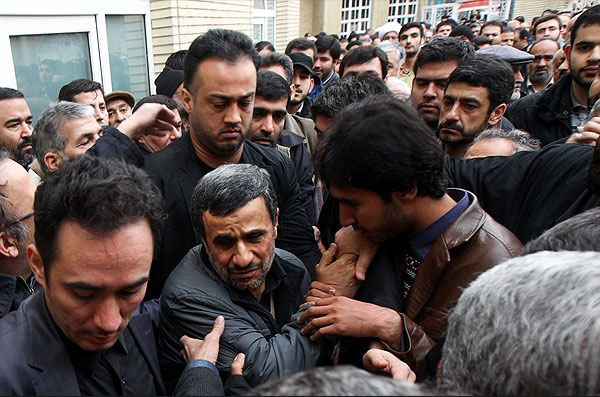 (تصاویر) برگزاری مراسم تشییع مادر احمدی‌نژاد