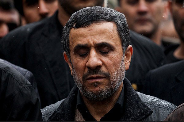 (تصاویر) برگزاری مراسم تشییع مادر احمدی‌نژاد