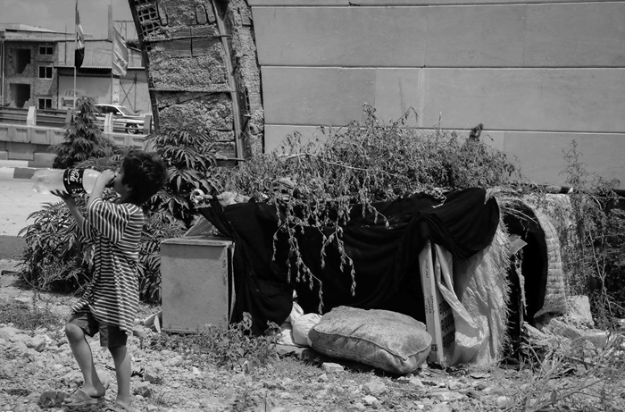 (تصاویر) مصائب کودک بی‌خانمان