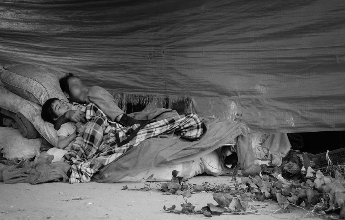 (تصاویر) مصائب کودک بی‌خانمان
