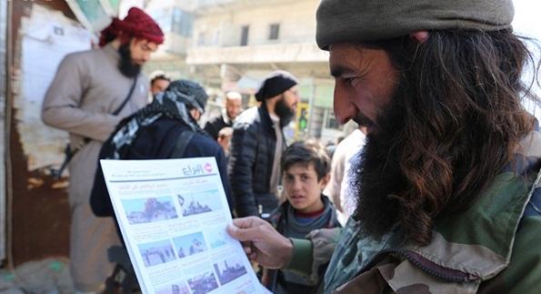 (تصاویر) توزیع روزنامه داعش