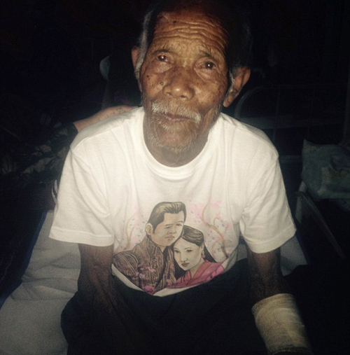 (تصویر) نجات پیرمرد101ساله 7روز پس از زلزله