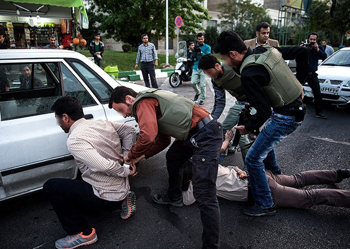 (تصاویر) عملیات دستگیری قاچاقچیان در تهران
