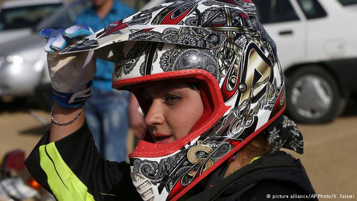 حرکات نمایشی دختر ایرانی با موتور پرشی