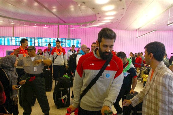 (تصاویر) ورود تیم ملی والیبال ایران به لس آنجلس