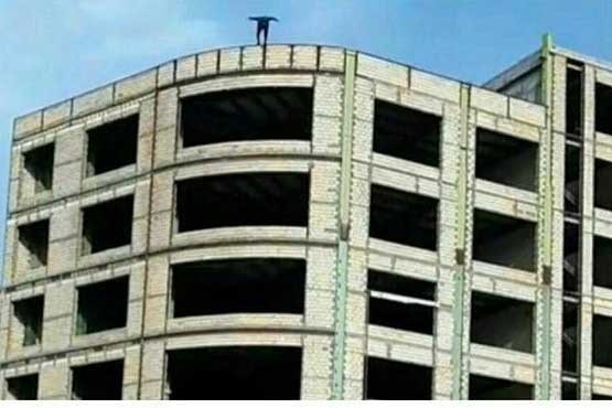 (عکس) خودکشی جوانی از بالای ساختمان در اردبیل