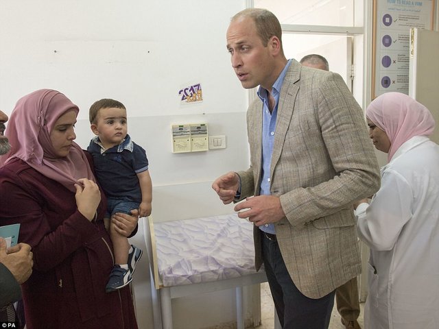 (تصاویر) بازدید شاهزاده ویلیام از اردوگاه فلسطینیان