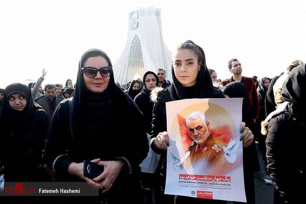 (تصاویر) حضور زنان با پوشش‌های متفاوت در تشییع سردار سلیمانی