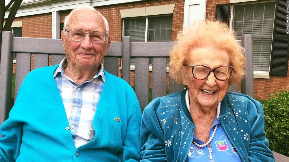 (عکس) زن و مردی که در ۱۰۰ سالگی ازدواج کردند