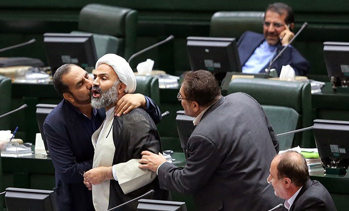 طغیان لاریجانی در مجلس