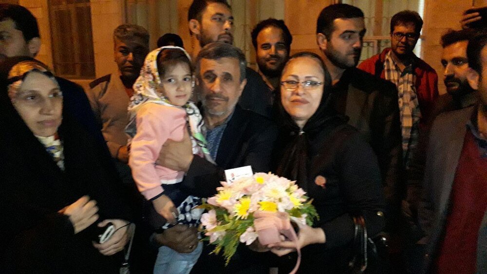 (تصویر) جشن تولد احمدی‌نژاد در نارمک