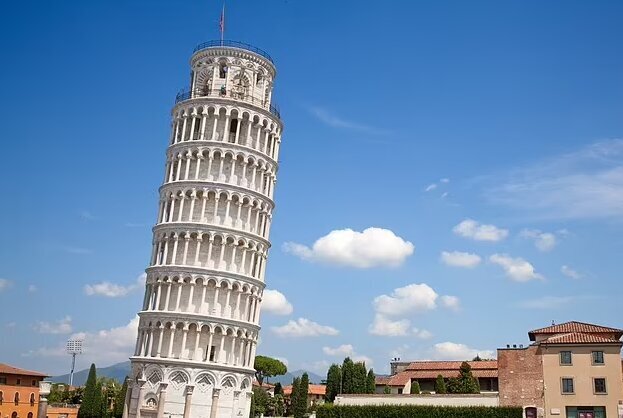 پژوهشی جدید: برج پیزا در حال صاف شدن است