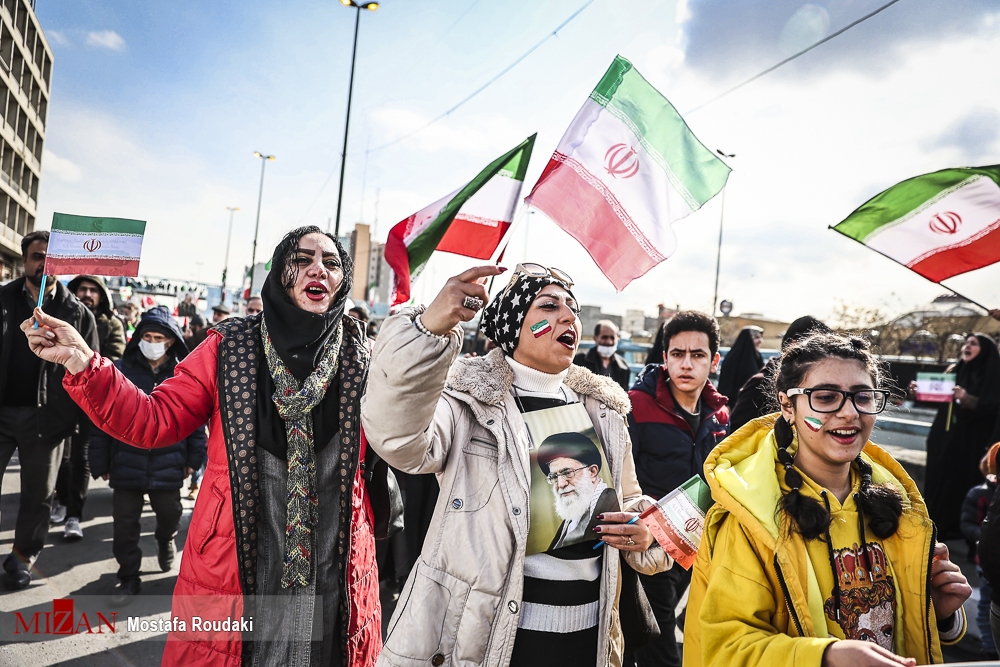 فرارو - (تصاویر) حضور زنان با حجاب متفاوت در راهپیمایی ۲۲ بهمن - صاحب‌خبر