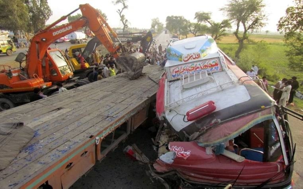 تصادف و حریق مرگبار اتوبوس در پاکستان با 39 کشته