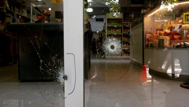اولین تصاویر از حمله مسلحانه به مغازه همسر مسی