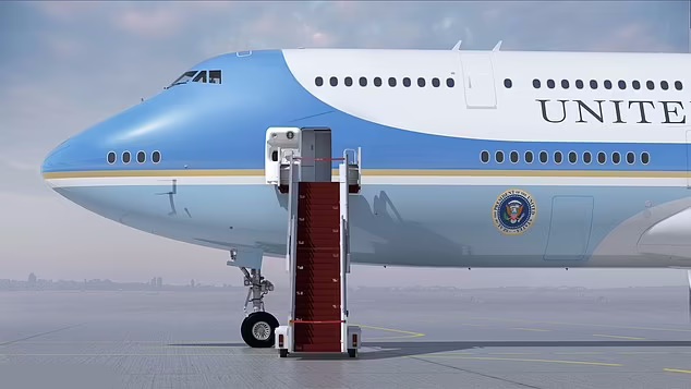 (تصاویر) رونمایی از دو هواپیمای جدید رییس جمهور ایالات متحده به ارزش ۳.۹ میلیارد دلار
