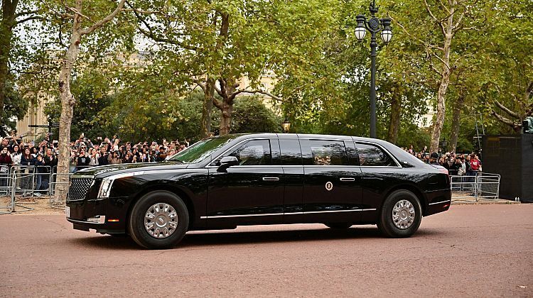(تصاویر) کاروان اسکورت و خودروی خاص رئیس جمهور آمریکا
