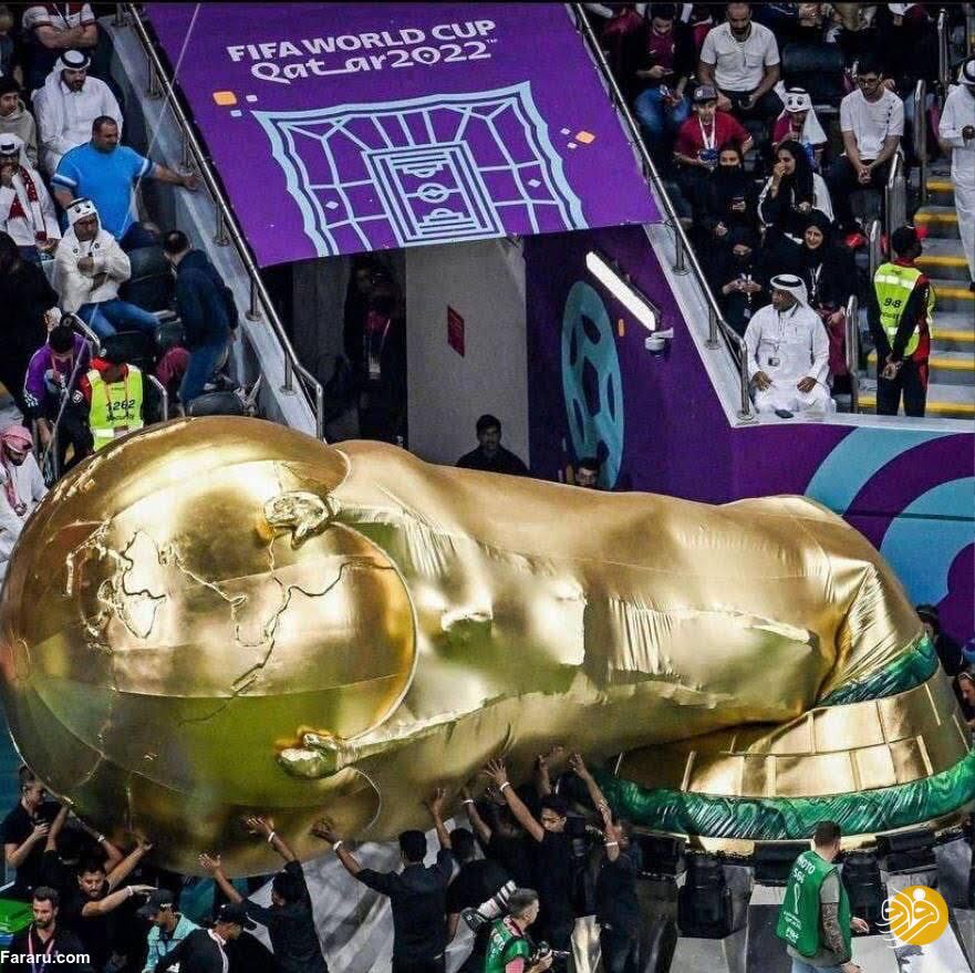 (عکس) سقوط کاپ جام جهانی روی سر تماشاگرها
