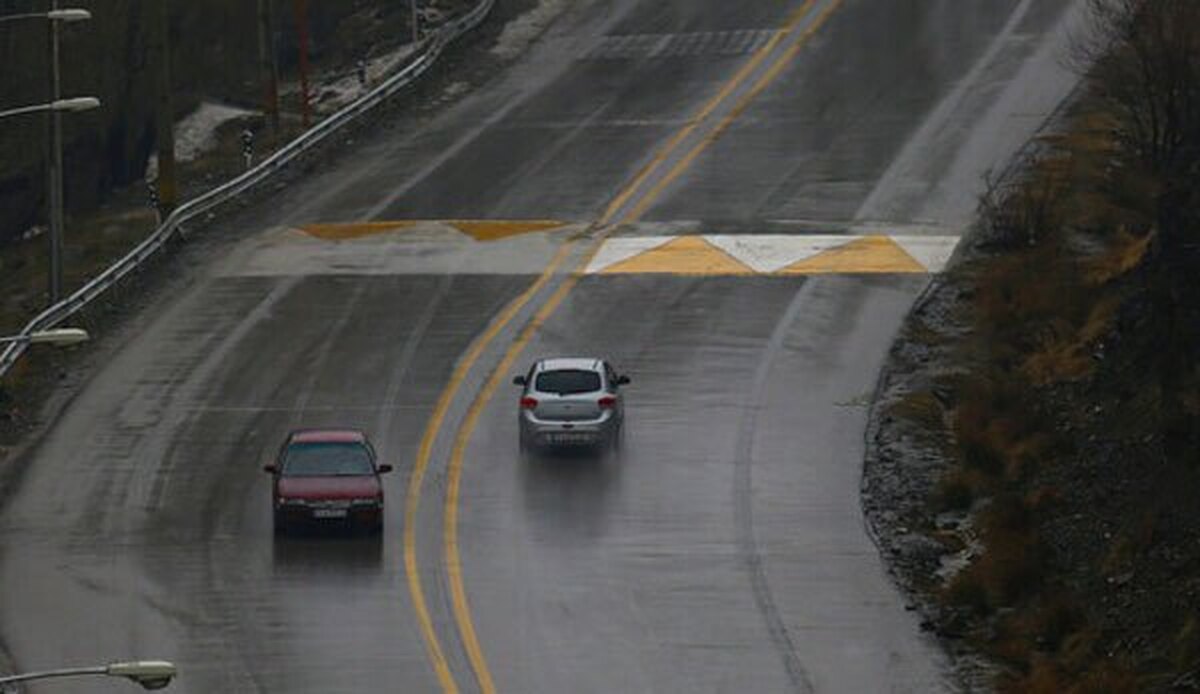 ترافیک نیمه سنگین در چالوس و بارش برف و باران در جاده‌های 6 استان
