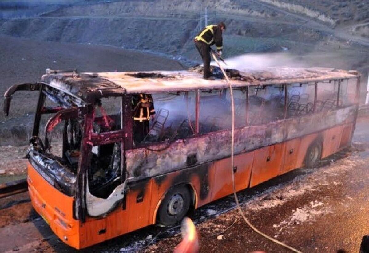 ۲۸ کشته و زخمی در تصادف اتوبوس و پژو در جاده بم