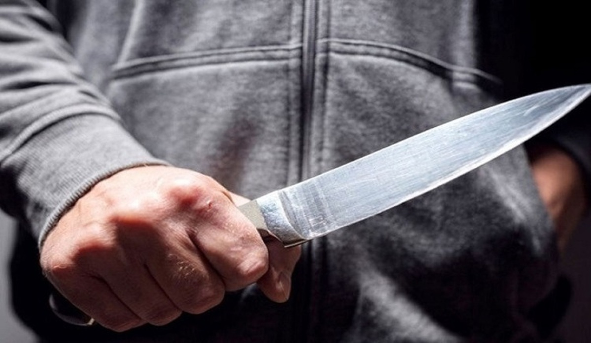 چاقو کشی در مدرسه؛ مجروح کردن معلم توسط برادر دانش آموز
