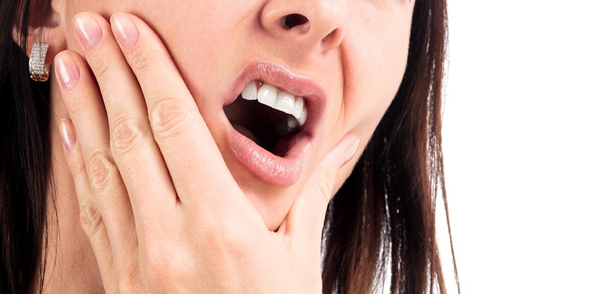 دردناک، ولی واقعی: کشیدن دندان به خاطر نداشتن هزینه دندانپزشکی