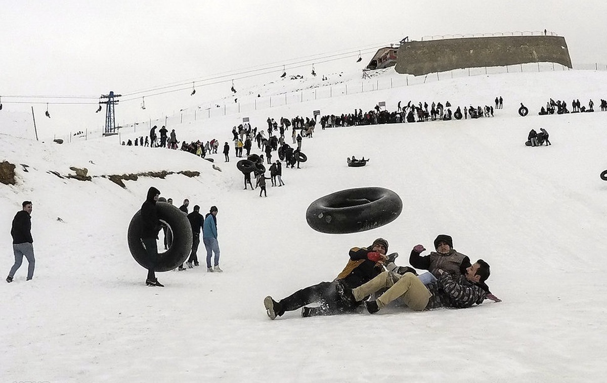 (ویدئو)شادی مردم در پیست اسکی