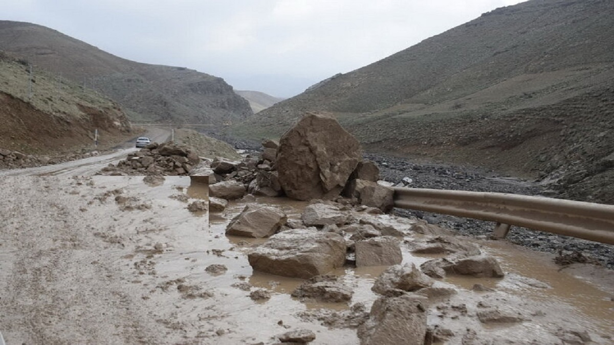 خطر ریزش سنگ و بهمن در محور‌های کوهستانی البرز