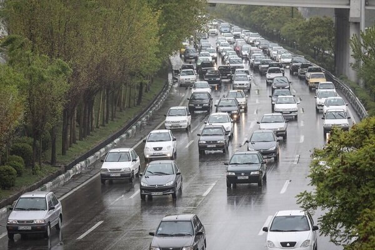 باران خیابان‌های تهران را قفل کرد