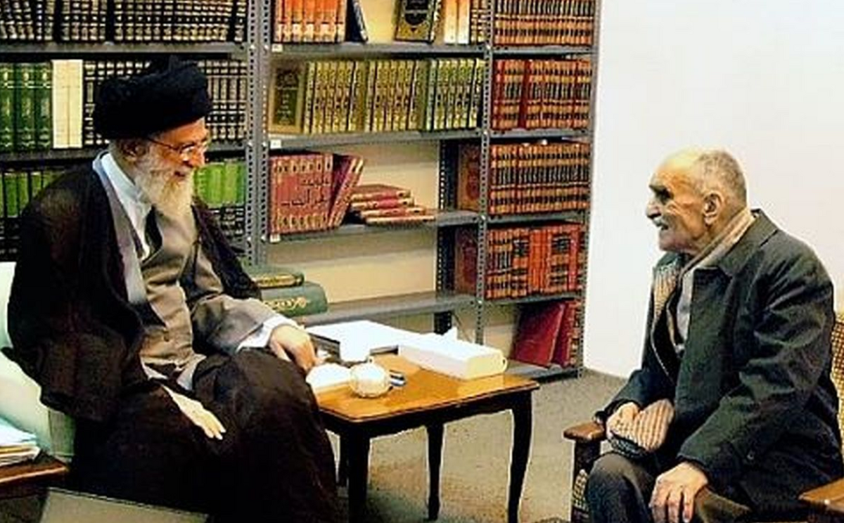 (ویدیو) ماجرای دیدار مرحوم ایرج افشار با رهبر انقلاب در کتابخانه شخصی ایشان
