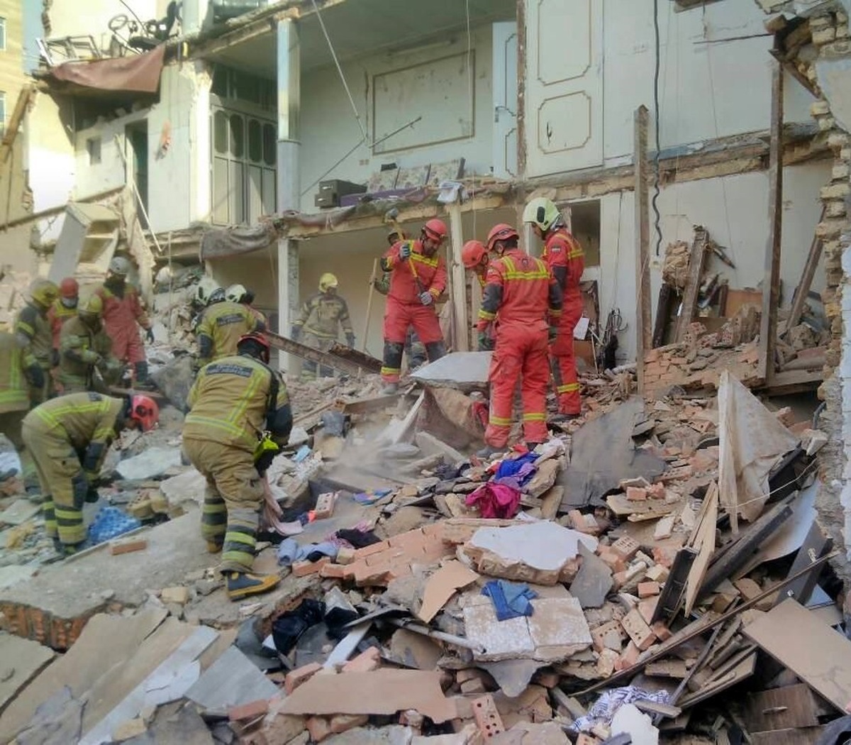 انفجار شدید یک خانه ۲ طبقه در خیابان ری
